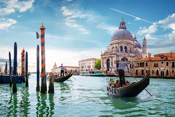 Venecia evalúa llevar a 50 euros la tasa diaria de acceso para los turistas que no pernoctan en su centro