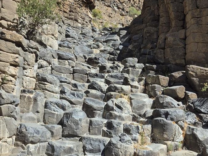 La Escalera al Cielo, el paisaje de basalto que fue desvelado como el más lindo de los secretos del norte neuquino