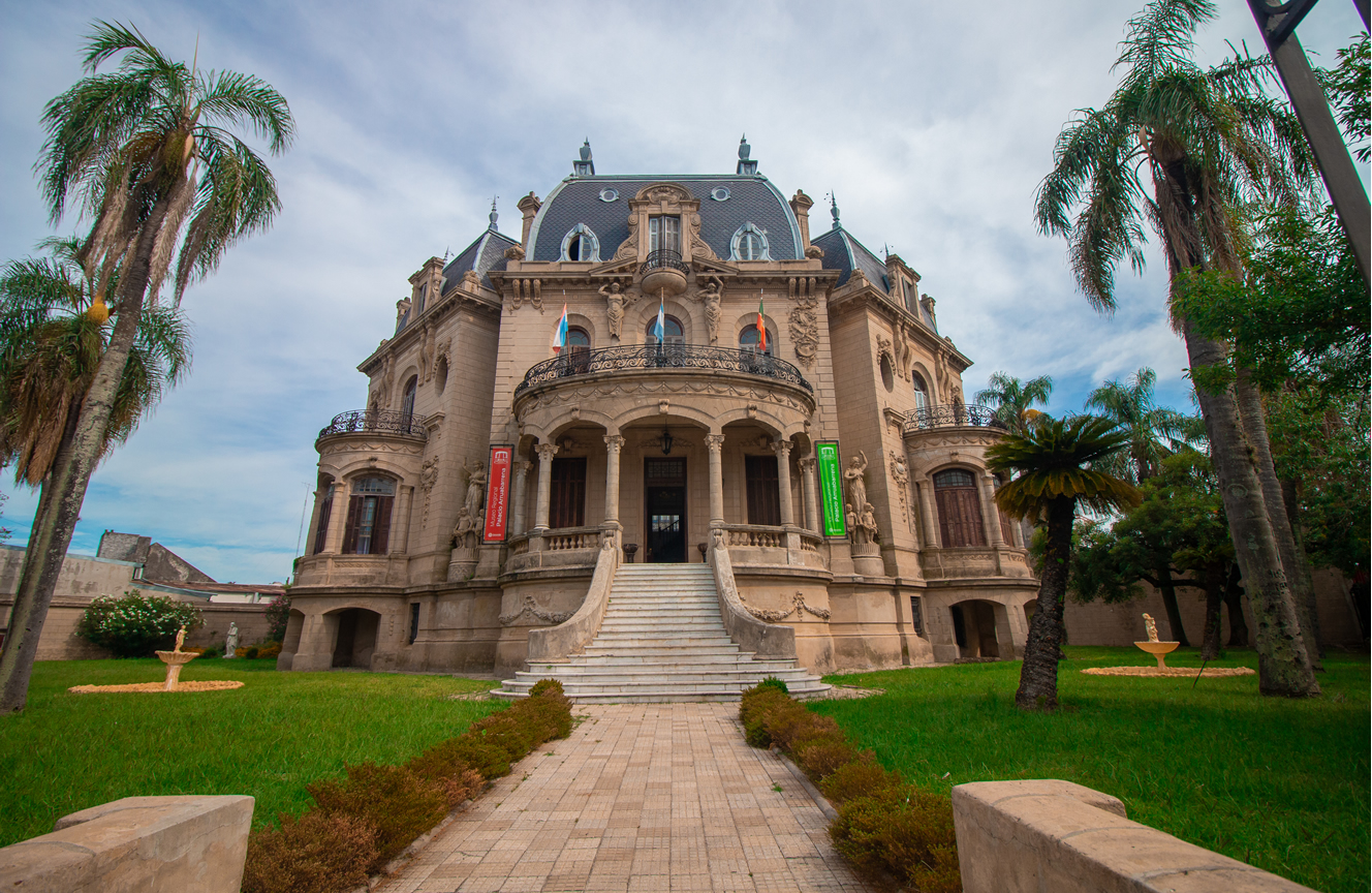 Cómo es y cuál es la historia del Palacio Arruabarrena, una de las mayores joyas arquitectónicas del Art-Nouveau en la Argentina