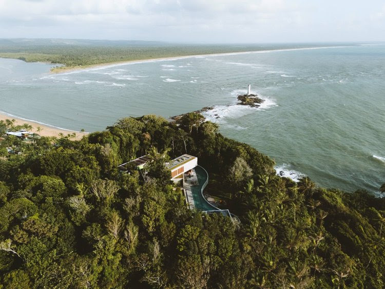Cómo es alojarse en OKA, la villa privada de US$ 30.000 por noche que redefine el lujo en Brasil