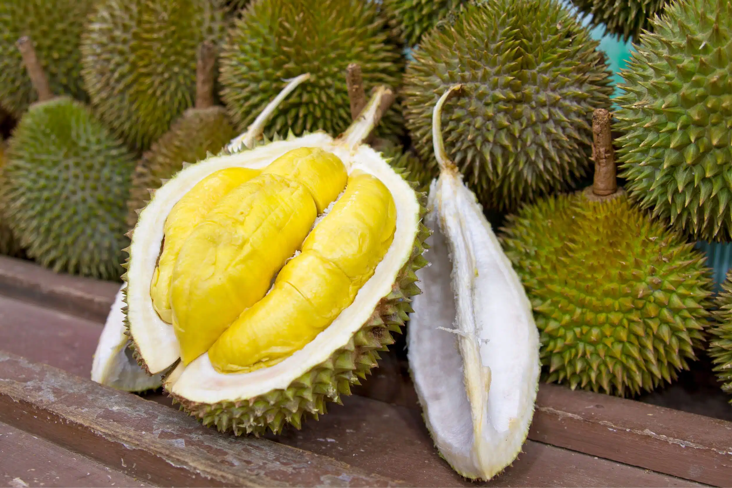 Durian: por qué el “rey de las frutas” está prohibido en hoteles y transportes de Asia