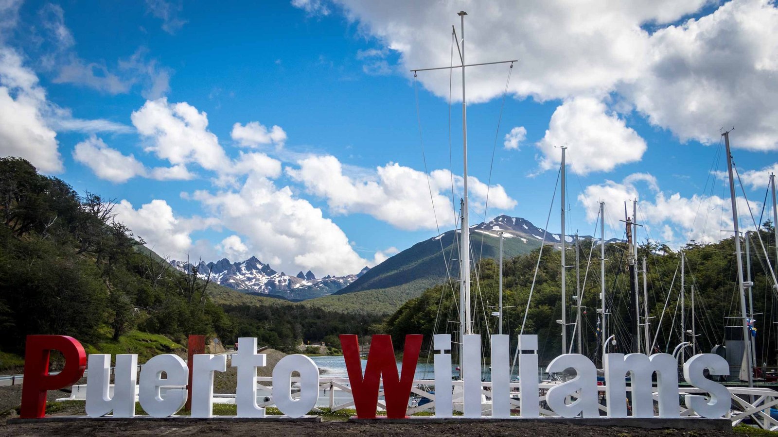 Chile va por el “Fin del Mundo”: Puerto Williams prepara una ofensiva de largo plazo contra el dominio turístico de Ushuaia