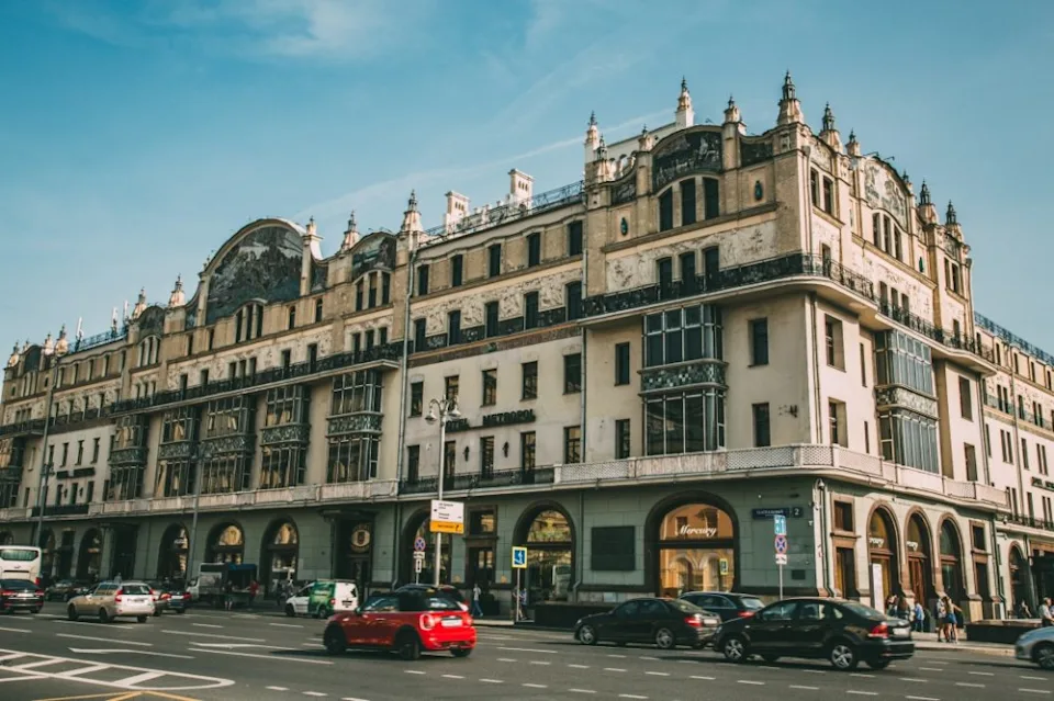 El hotel de Un caballero en Moscú existe: el Metropol, entre la Rusia de los zares, los bolcheviques y la ficción