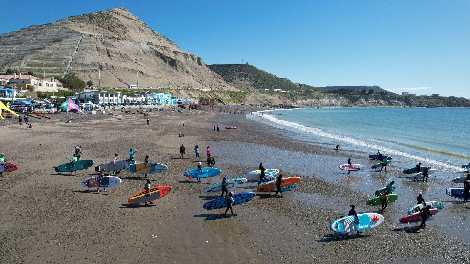 Caleta Córdova, un pueblo de pescadores que abre la puerta a la Patagonia más secreta